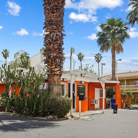 Sol Springs Inn Cathedral City Exterior photo