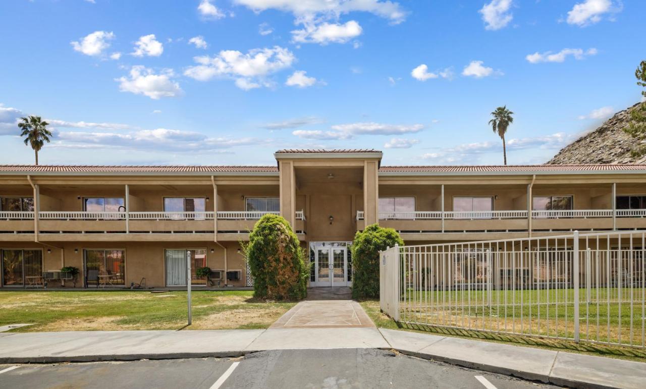 Sol Springs Inn Cathedral City Exterior photo