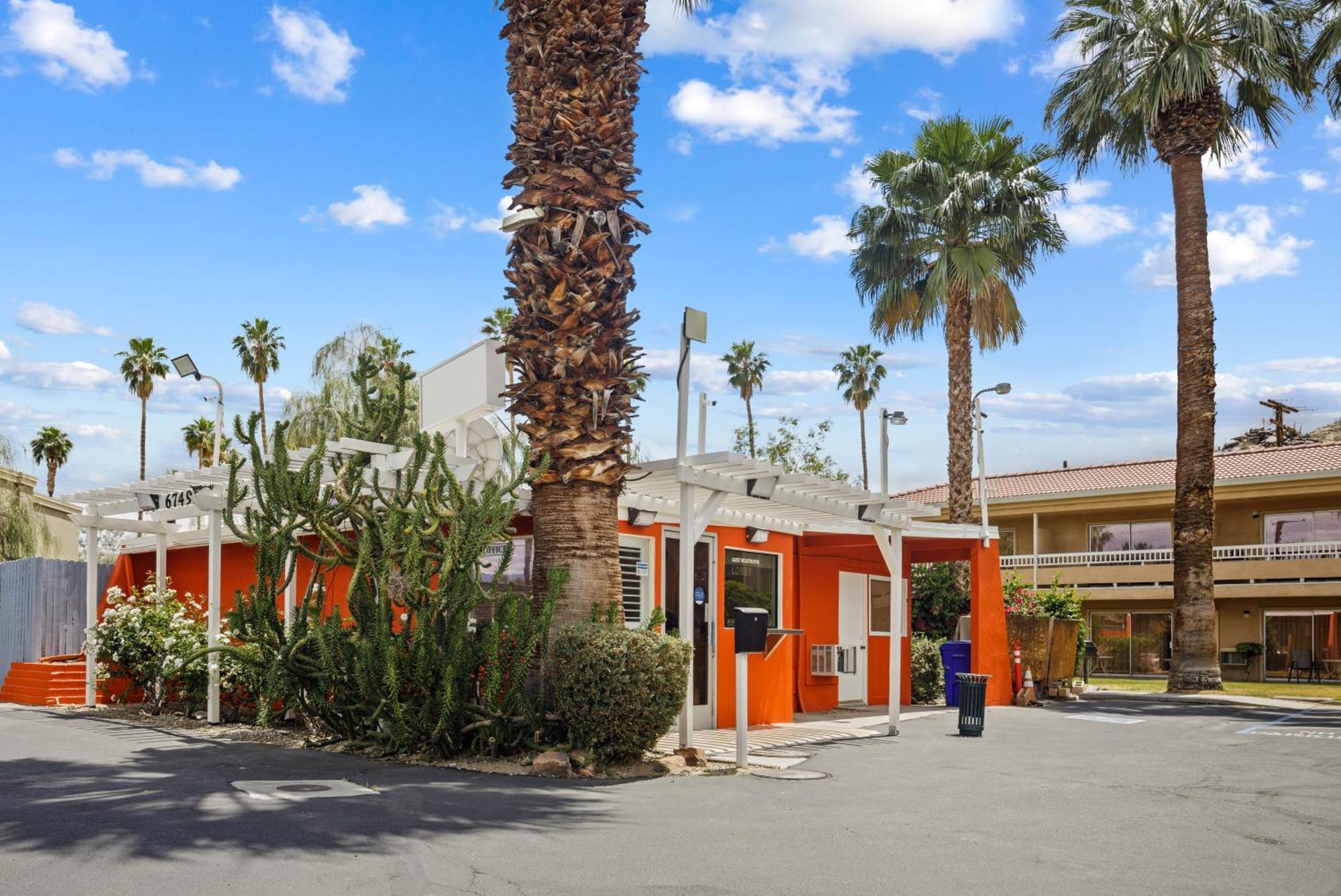 Sol Springs Inn Cathedral City Exterior photo