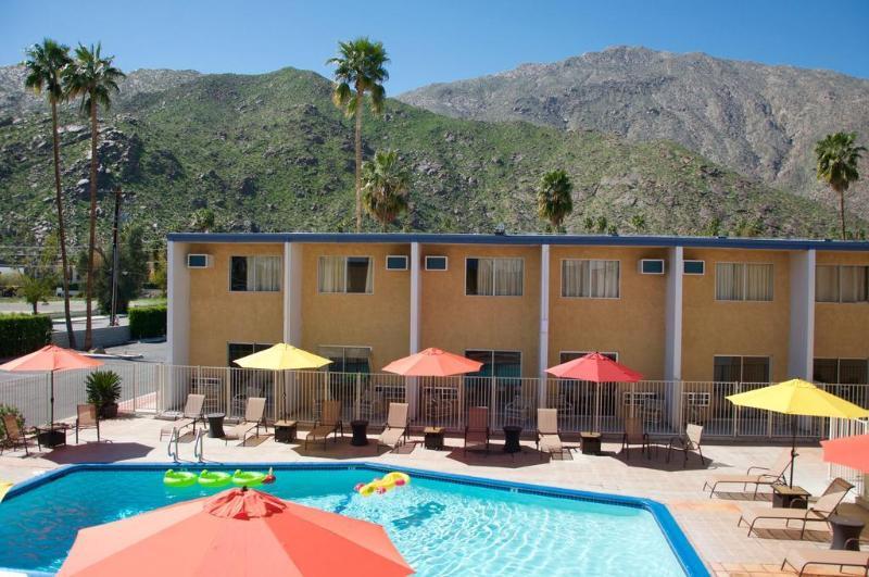 Sol Springs Inn Cathedral City Exterior photo